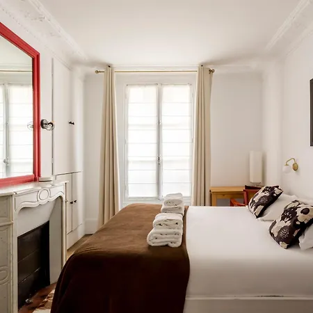 Saint Paul Le Marais Charlemagne Apartment