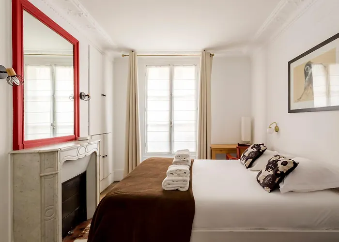 Saint Paul Le Marais Charlemagne Apartment